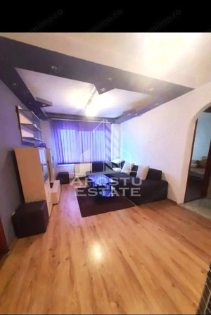 Apartament cu 3 camere, semicomandandat, etaj intermediar, Sagului