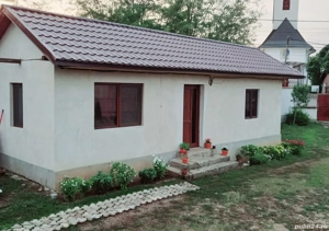 De vanzare casa cu teren de 900 metri pătrați 