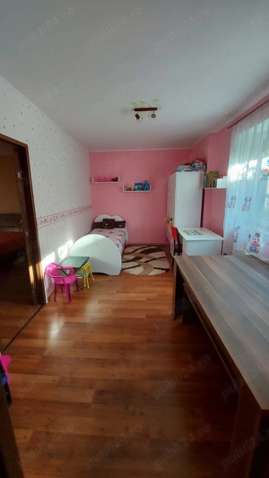 Se ofera spre vinzare apartament cu 3 camere,bucatarie,baie,pivnita,pod. - imagine 5
