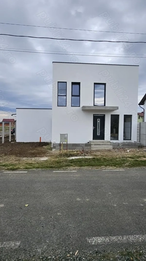 Casa Noua Vila cu piscina Arad 