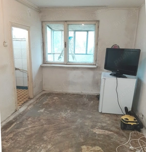 Toporasi-Branistari, sector 5, garsoniera-etaj 1 din P+4, bloc civilizat