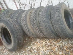 Vând cauciucuri camion