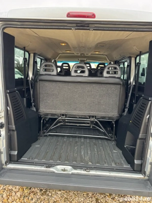 Peugeot Boxer 2.2 2015 9 locuri - imagine 8