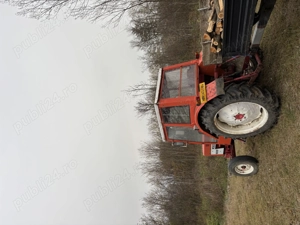 Tractor cu remorcă și plug