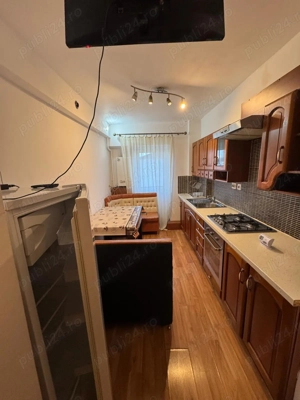 Inchiriez apartament 3 camere , decomandat