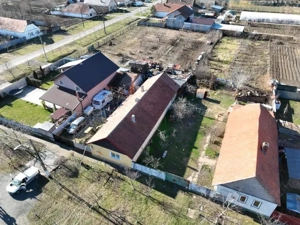 Teren + casa veche cu toate utilitatile pe suprafata parcelei in zona linistita