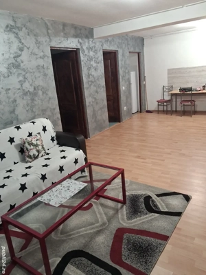 închiriez apartament 
