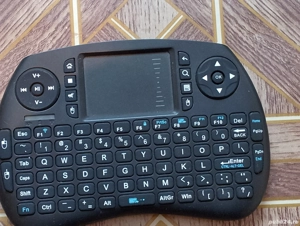 Vând 2 bucăți tv box android Tanix + tastatură cu touchpad - imagine 3