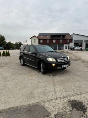 Vand Mercedes ML320, 2985CMC, 2007, negru, interior piele si lemn - imagine 2