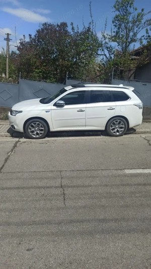 Vand Mitsubishi outlander PHEV 4wd Instyle AT  - imagine 3