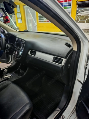 Vand Mitsubishi Outlander PHEV  - imagine 4