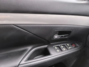 Vand Mitsubishi Outlander PHEV  - imagine 8