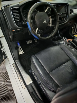 Vand Mitsubishi outlander PHEV 4wd Instyle AT  - imagine 4