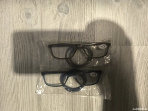Vând ochelari de citit cu snur și magneti +1
