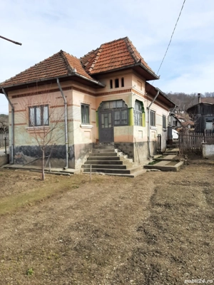 Casa batraneasca din caramida de vanzare in Voroveni Arges