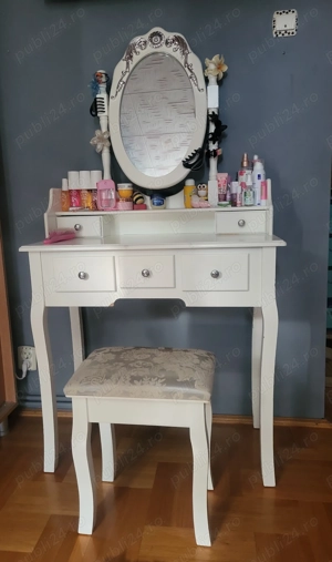 Masa de machiaj vintage 