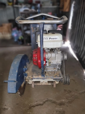 Masina de taiat asfalt