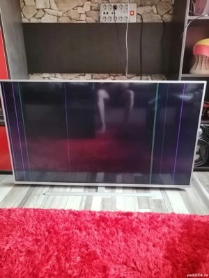 Vând TV PHILIPS 55". Display defect. 