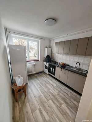 Inchiriez apartament decomandat