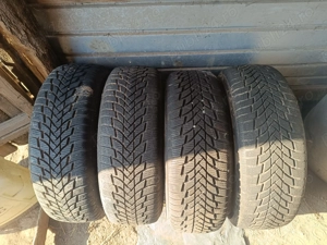 Vând 4 cauciucuri de iarnă 