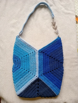 Geanta croșetată manual 