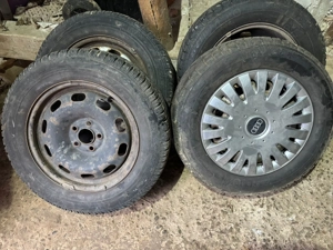 Vând set cauciucuri 195/65 R15 cu jante de tablă și capace stare bună - imagine 3