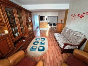 Apartament 3 camere, decomandat - imagine 2