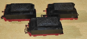 3 bucati tendere PIKO pt. locomotive scara ho   16.5 mm cele din poze 2 tendere au lipsa cite o cupl