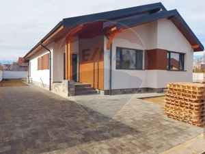 Comision 0 %! Casă cu 4 camere de vânzare în zona Stupini!