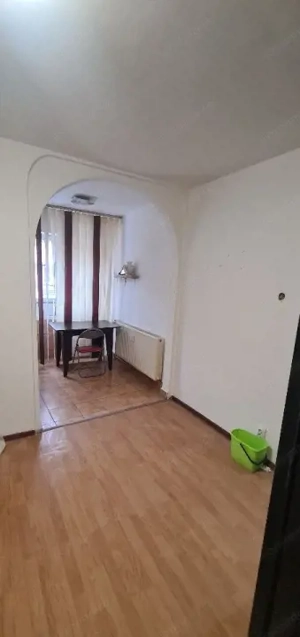 Apartament de 2 camere, 10 minute de metrou Apărătorii Patriei