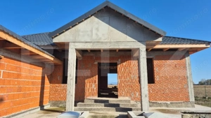 Casa la rosu, 4 camere, 145,31 mp utili, 715 mp teren, zona Martinesti