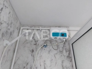 Garsoniera 11 mp renovata total in 2025 etaj 1 baie proprie Cisnadie - imagine 9