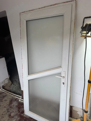 2 Usi de termopan si  geam dublu