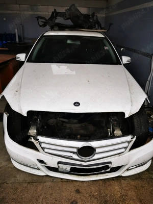 dezmembrez Mercedes-Benz C220 Executive SE CDi 2013