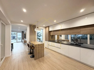 Duplex deosebit cu 4 camere, despărțit prin camera tehnica | Girocului