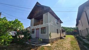 Casă de vânzare în comuna Albeștii de Argeș, județ Argeș.