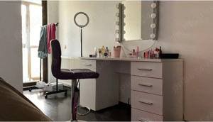 Masuta de machiaj si oglinda cu leduri