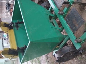 Mașină de semănat cartofi și mașină de scos cartofi  - imagine 3