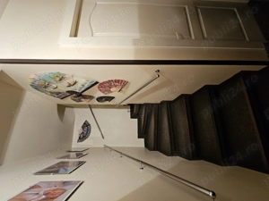 Etaj vilă, compus din 4 camere si mansardă, situat la stradă, potrivit pentru cabinet sau birou