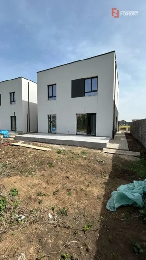 Duplex 5 camere spatios, cu 3 locuri de parcare - Dumbravita