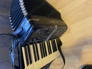 Vând acordeon Hohner Tango II la preț f bun!