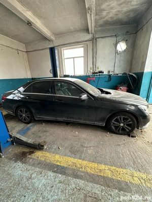 Mercedes E-Class 220 avariat - imagine 3