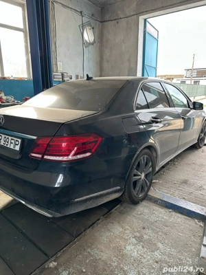 Mercedes E-Class 220 avariat - imagine 5