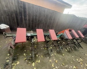 Vând prășitor funcțional cu cutii de îngrăsaminte - imagine 3