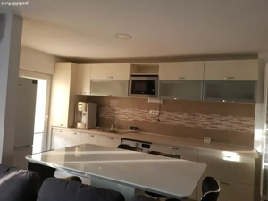 Inchiriez apartament cu 3camere 