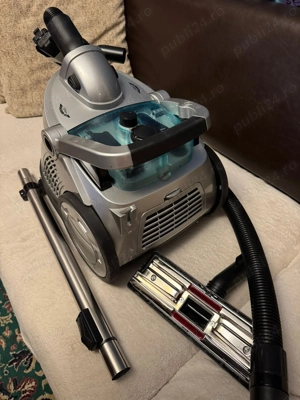 Vând aspirator cu apa