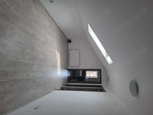 Vând apartament la mansarda