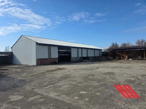 Cheveresul Mare   Platforma betonata, Hala