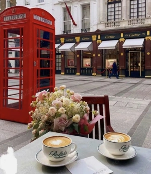 Vând cabină telefonică londoneză