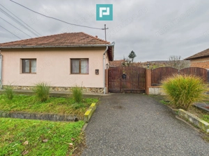 Casă renovată în localitatea Comănești, Arad